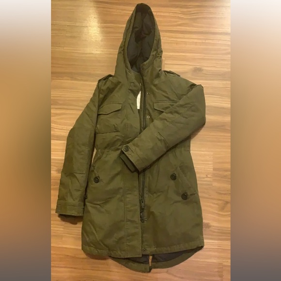 Aritzia community paradigm parka military - Picture 2 of 3